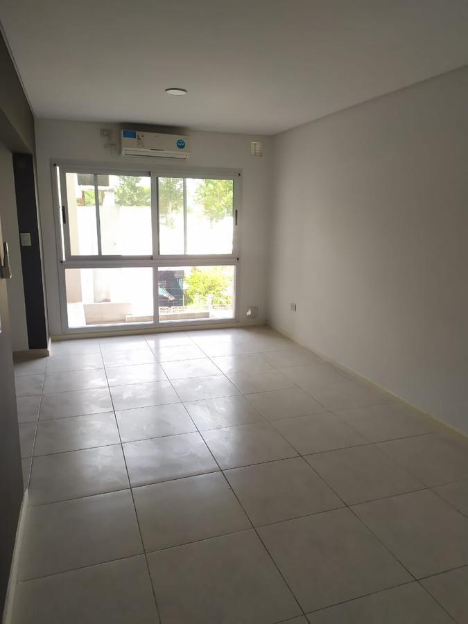 Foto de Departamento de 2 dormitorios con cochera - Granadero Baigorria, imagen 2