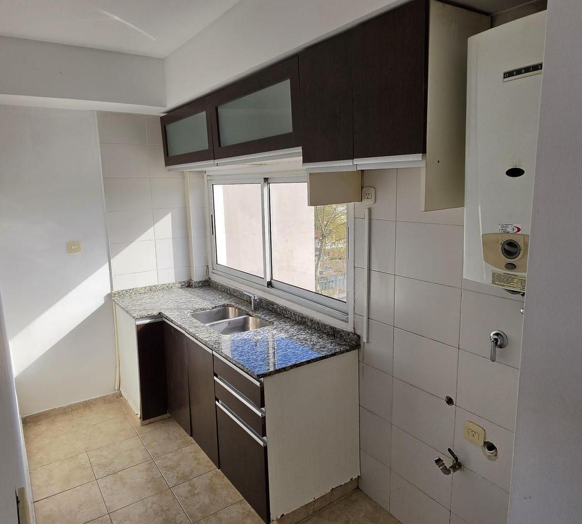 Foto de Alquiler Departamento 1 dormitorio, externo con balcon, imagen 3