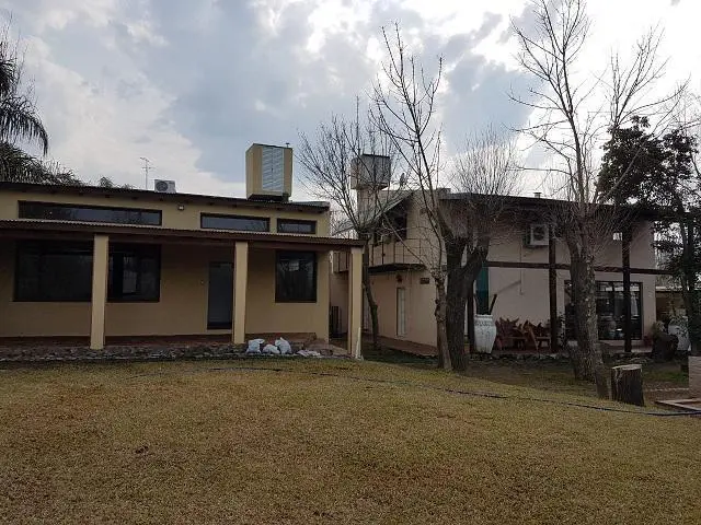 Casa de 5 dormitorios - con pileta - Quincho - Cava para vinos - Funes 2
