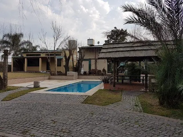 Casa de 5 dormitorios - con pileta - Quincho - Cava para vinos - Funes 1