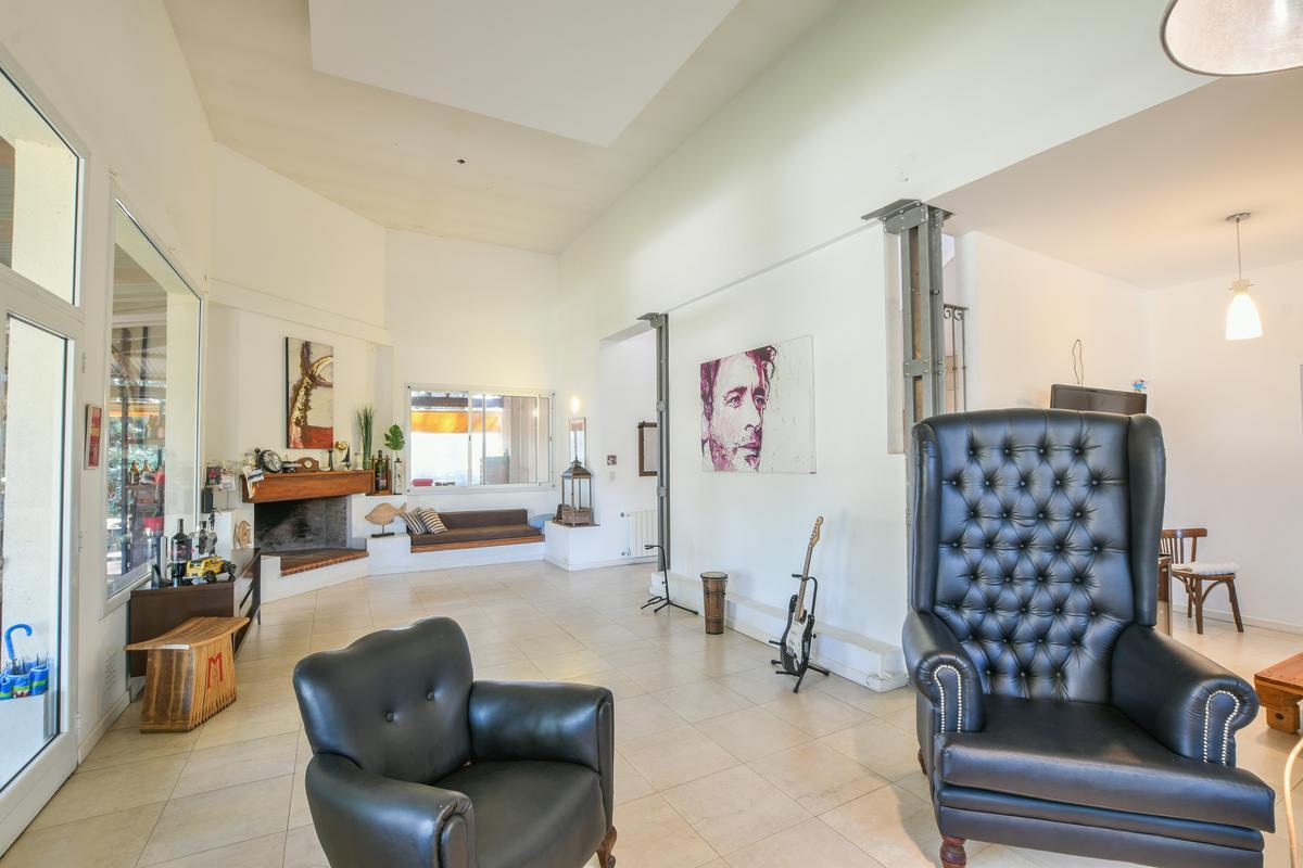 Casa de 4 dormitorios en venta - linda con jcr - Fisherton