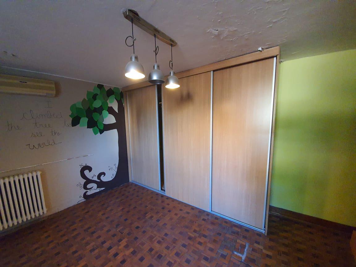 Casa Amplia con Cochera - Quincho y Parrillero - Lourdes 4