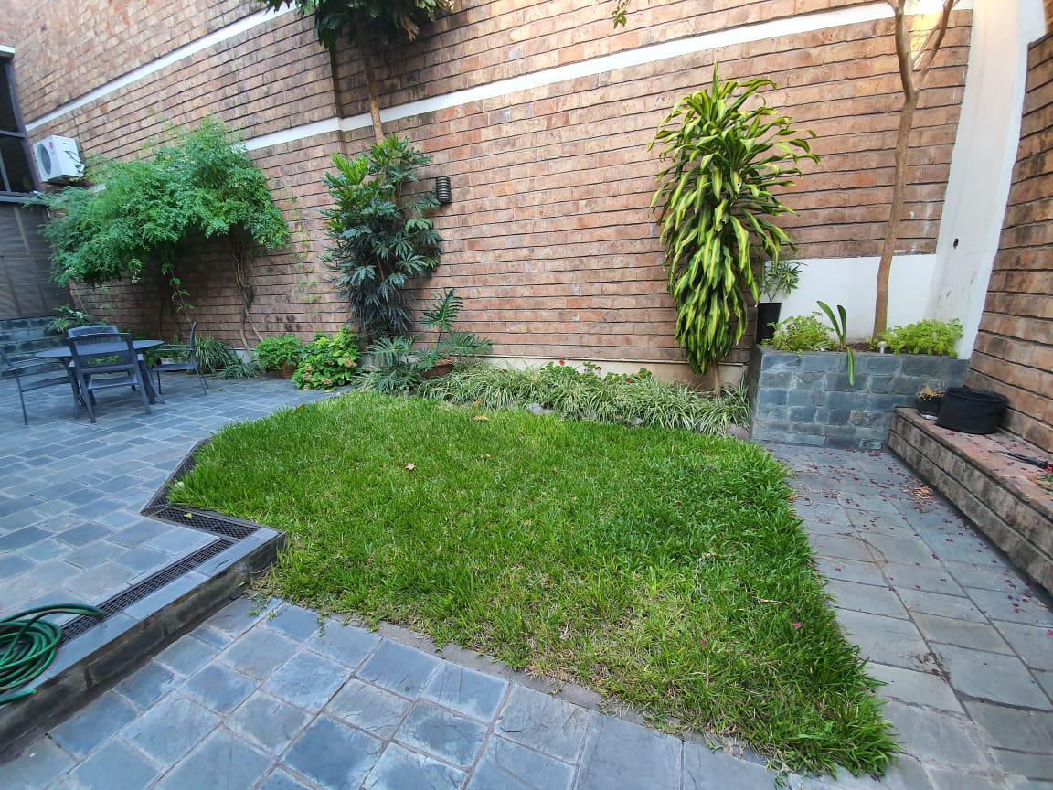 Casa Amplia con Cochera - Quincho y Parrillero - Lourdes 1