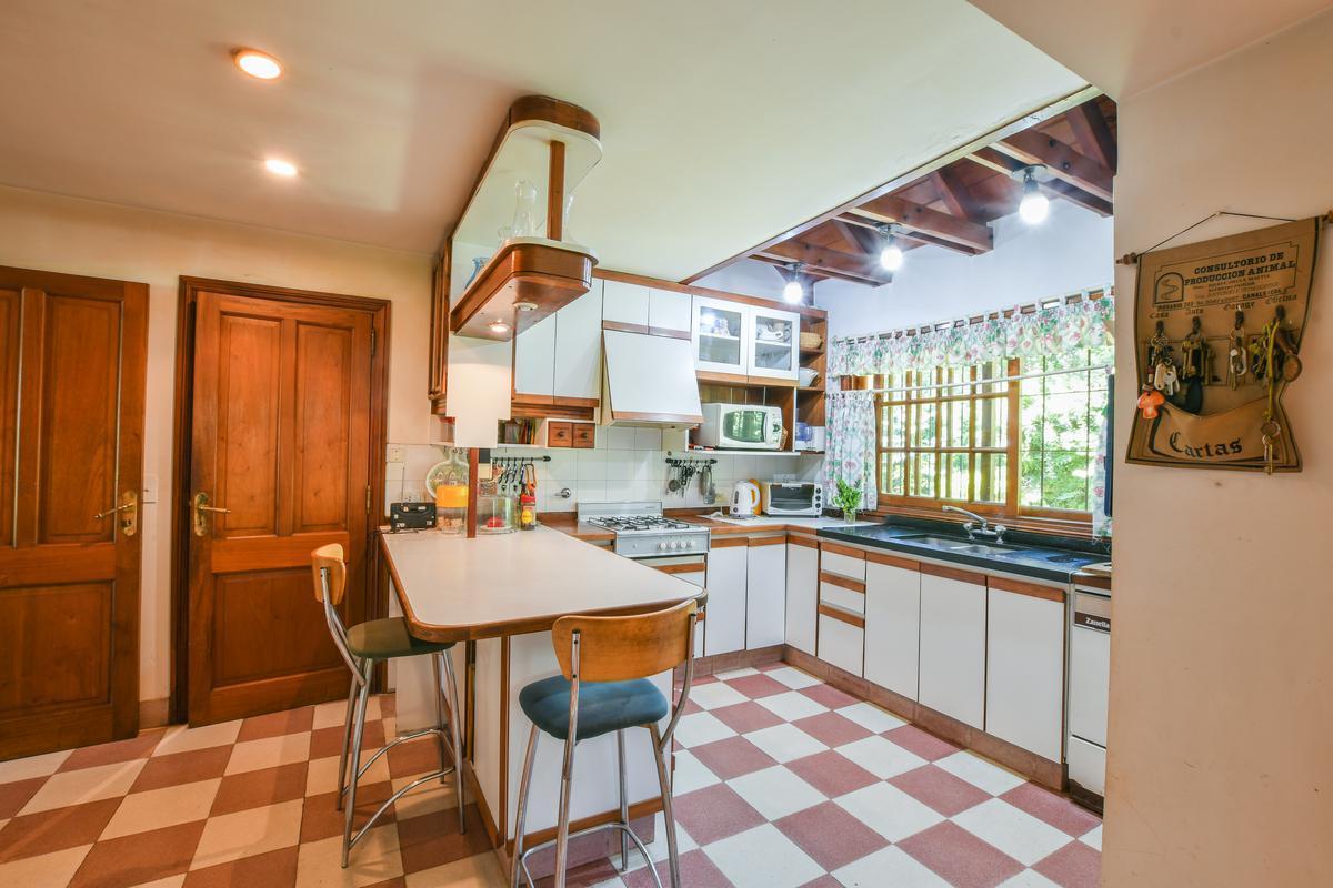 Casa de 4 Dorm. en Venta con Pileta Parrillero Quincho Fisherton Rosario 2