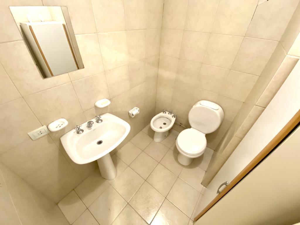 Oficina en alquiler y venta con 2 cocheras Centro