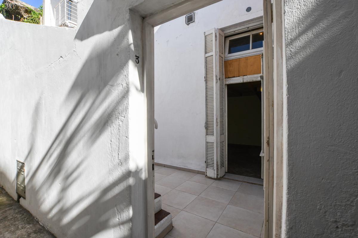 Departamento de Pasillo en Venta de 2 Dorm. en El Centro de Rosario Pichincha 1