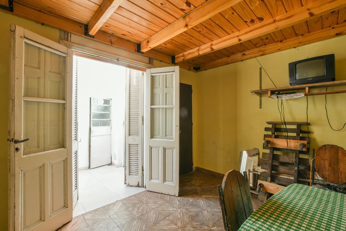 Departamento de Pasillo en Venta de 2 Dorm. en El Centro de Rosario Pichincha 3