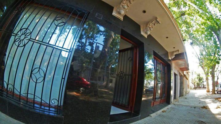 Casa Amplia en Venta Apta Para Vivienda o Uso Comercial Parque Independencia Centro Rosario 1