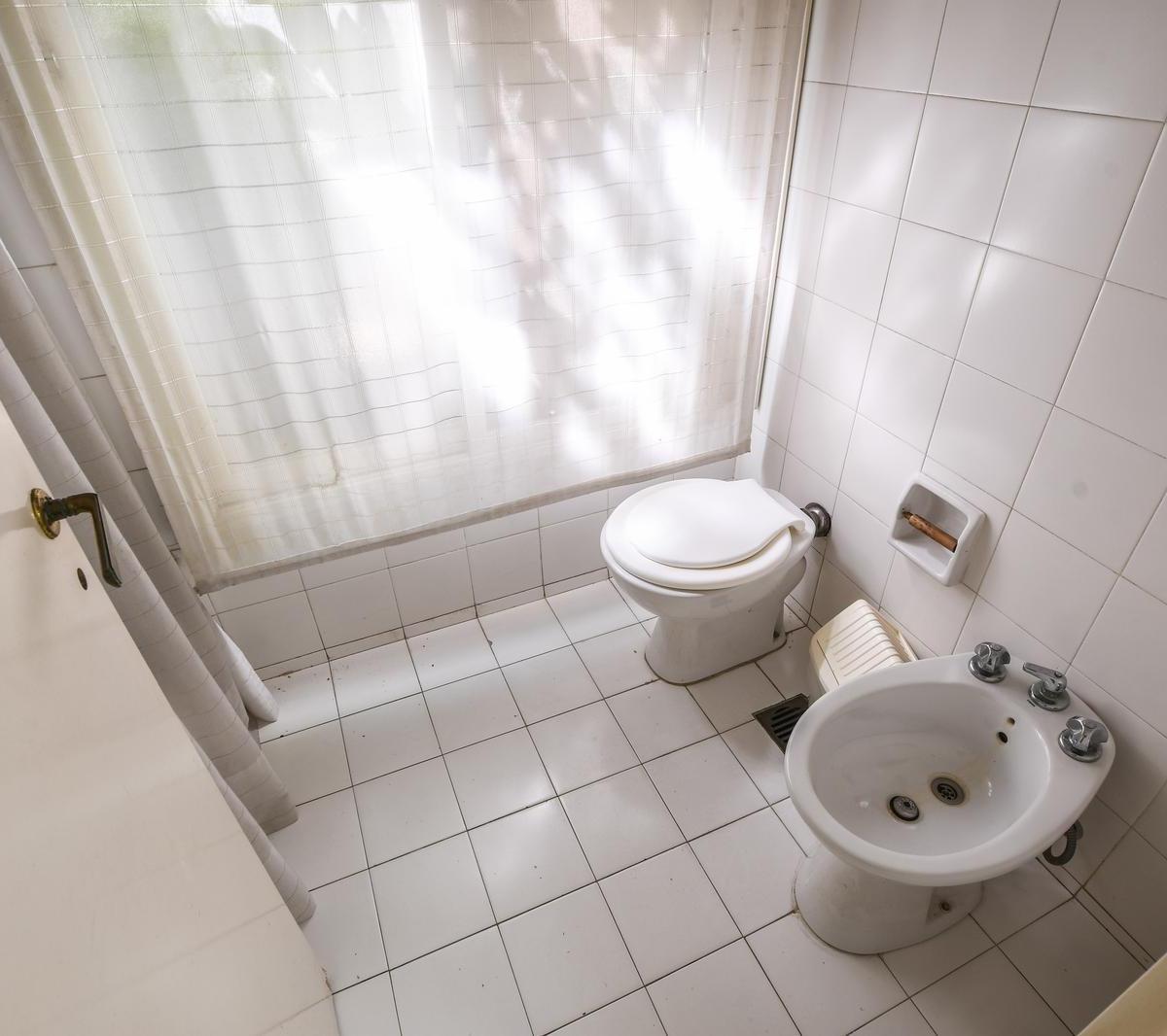 Casa en Planta Baja 5 Dorm. - Quincho - Pileta 4