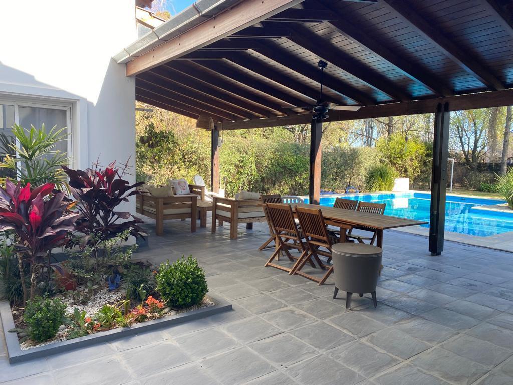 Casa en Venta - Barrio Country Golf 4 Dorm. - Fisherton 4
