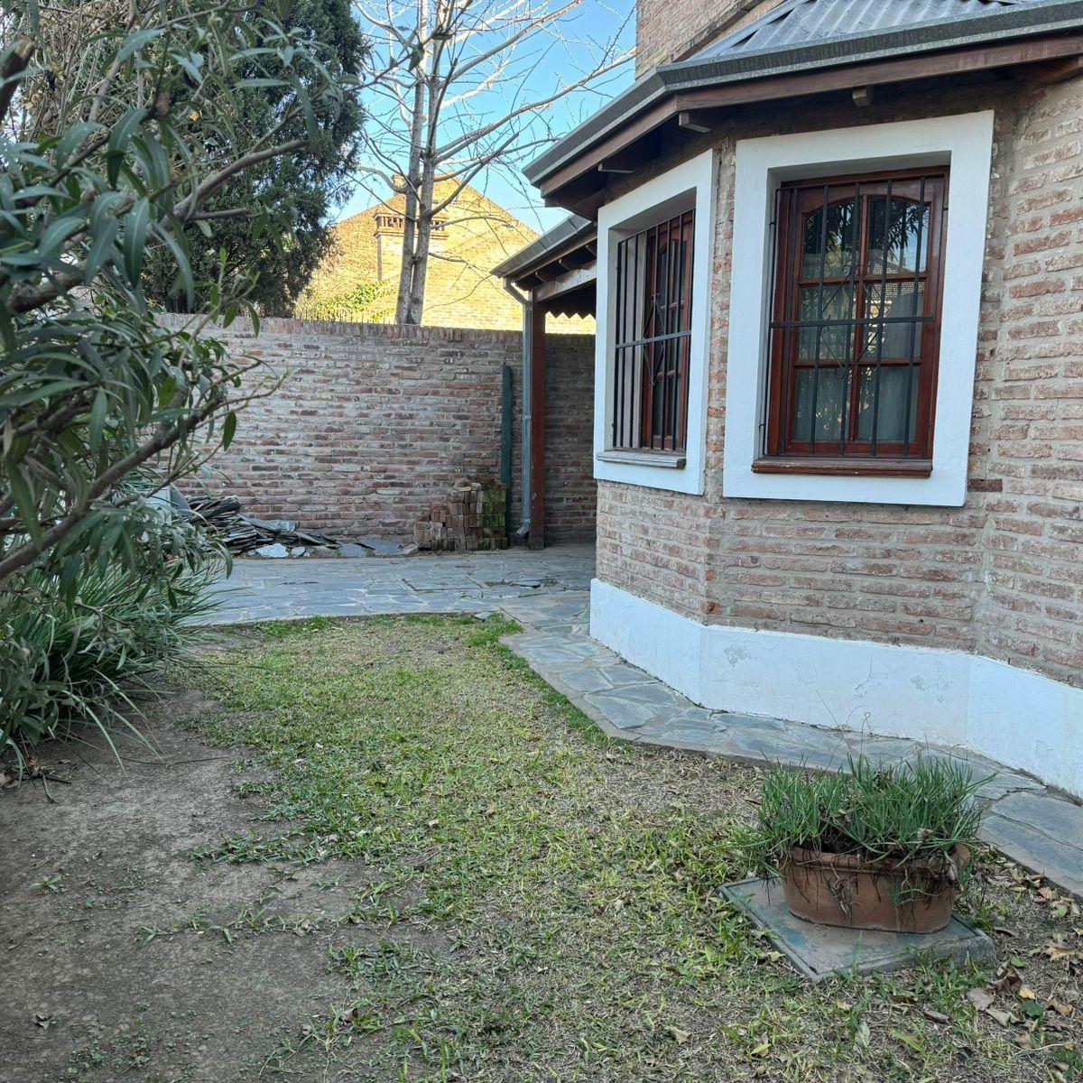 Casa Venta 3 Dorm. Escritorio Jardin Piscina Fisherton Rosario 1