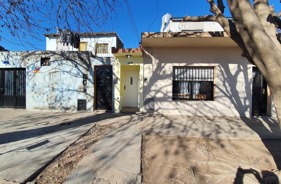 CASA DE PASILLO UNICO VENTA PATIO PARRILLERO BARRIO TRIANGULO ZONA SUR ROSARIO