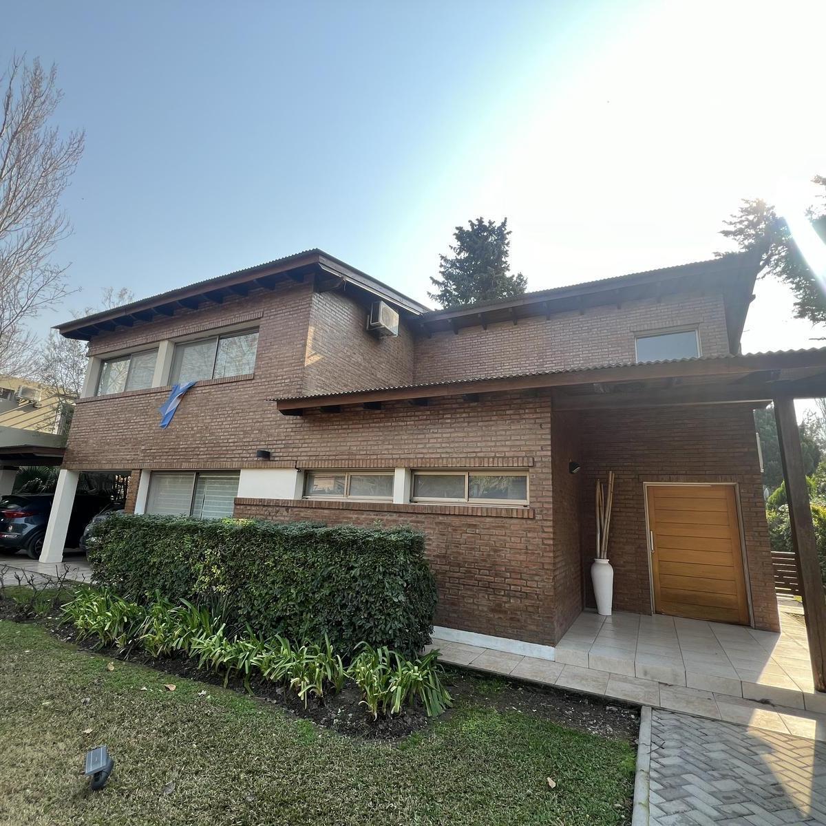 Casa en Venta -  Roldan - Barrio Privado ,  El Cielo - 4 Dormitorios- Quincho - Pileta