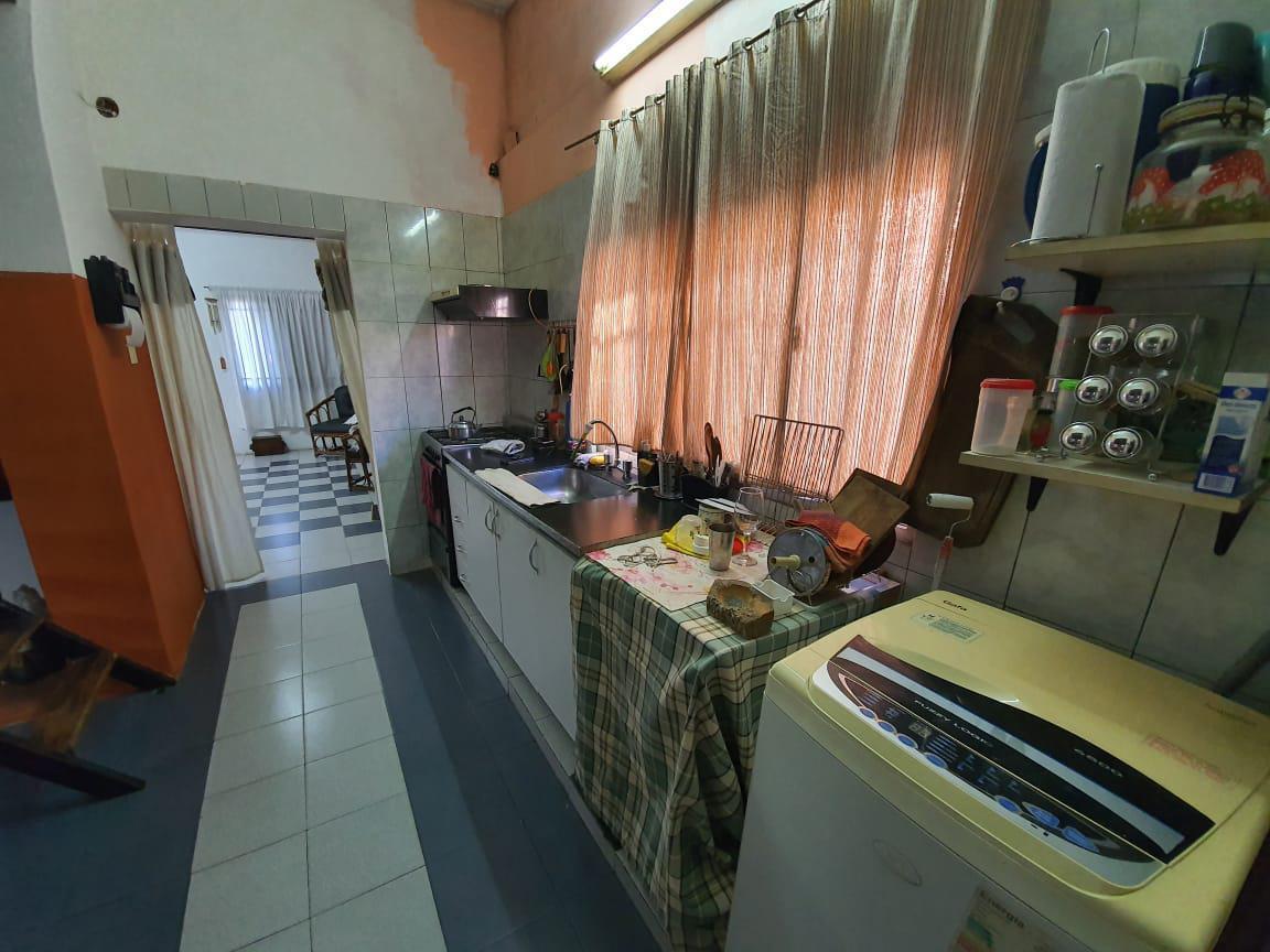 Foto de CASA VENTA 3 DORMITORIOS SOBRE AVENIDA EN LA ZONA SUR DE ROSARIO, imagen 2