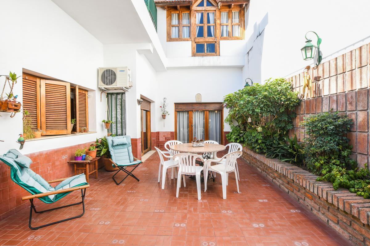 Foto de Casa de 4 dormitorios en venta patio parrillero cochera Pichincha Centro, imagen 2