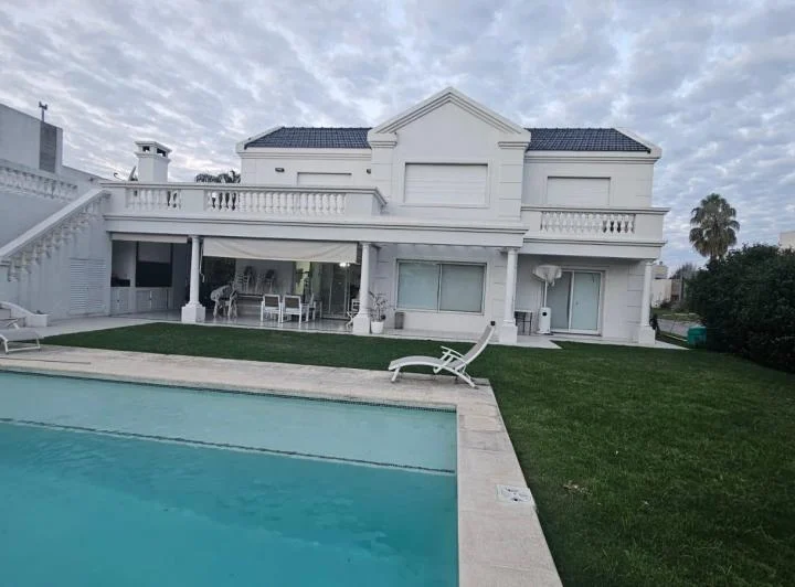 Alquiler permanente, casa en  Barrio cerrado Funes Hill Miraflores 3