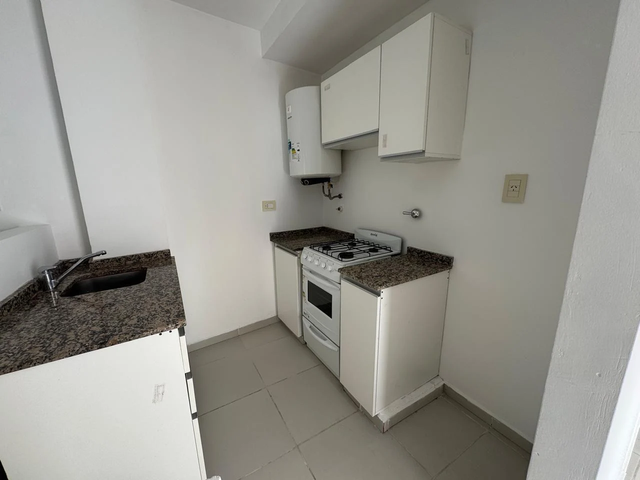 Foto de DEPARTAMENTO ALQUILER UN DORMITORIO BALCON AL FRENTE CENTRO ROSARIO, imagen 5