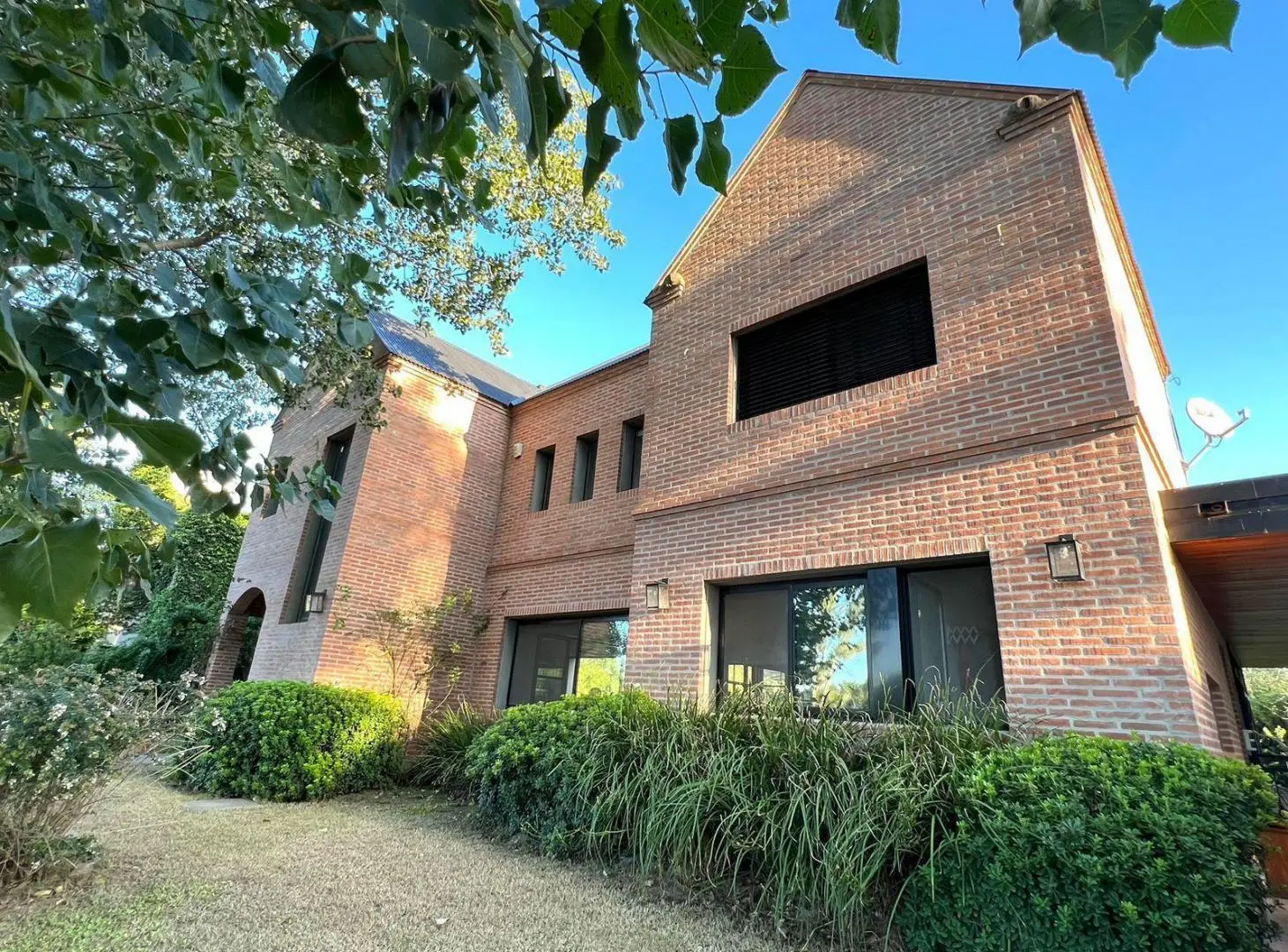 Casa en Barrio privado Los Pasos 1 - 4 Dormitorios - Quincho - Pileta 3