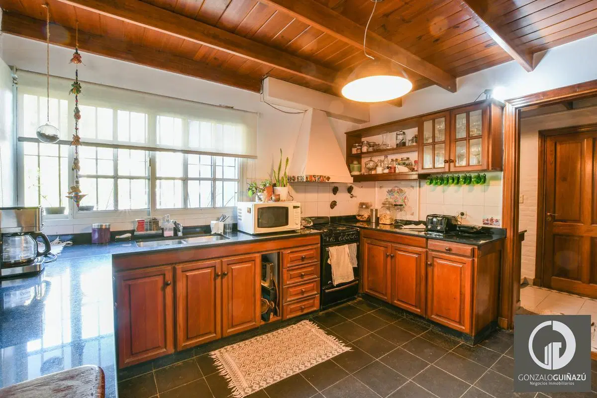 Casa de 4 dormitorios en venta con pileta en Aldea 8