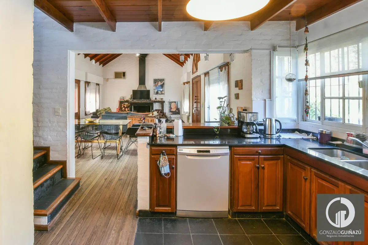Casa de 4 dormitorios en venta con pileta en Aldea 2