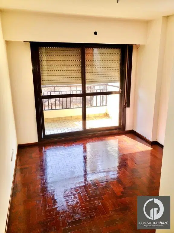 Departamento en Venta cuatro Dormitorios y Cochera. Centro 4