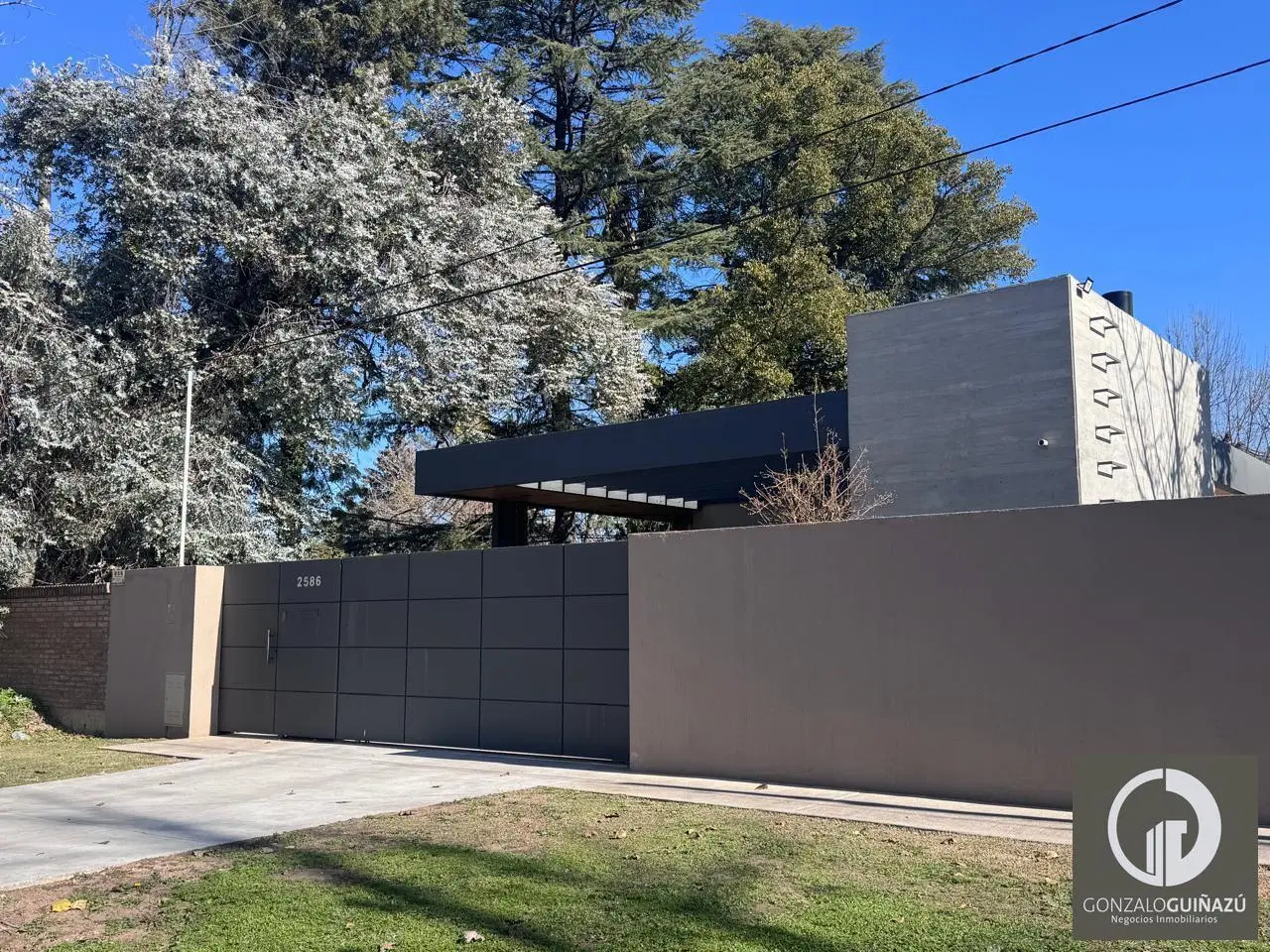 CASA DOS DORMITORIOS JARDIN PISCINA FUNES 2