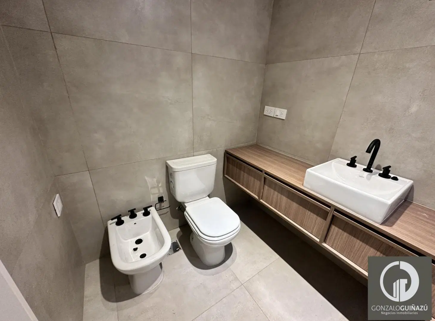 Casa en VENTA A ESTRENAR 3 DORMITORIOS CON COCHERA 8