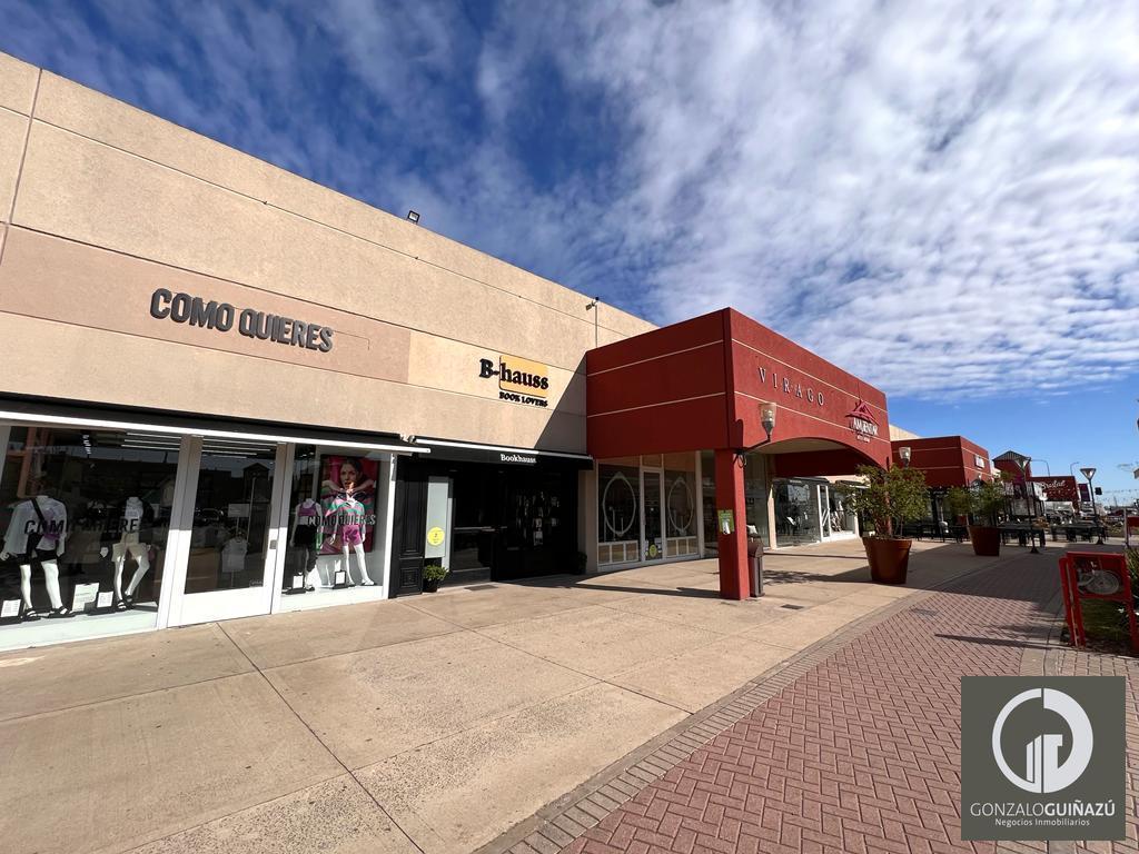 Foto de Local de 63 m2 en venta con renta Fisherton Shopping Plaza Open Mall, imagen 2