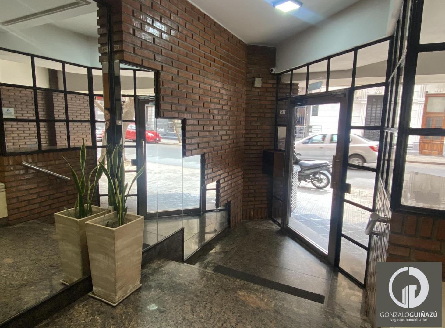 Foto de Departamento Dos Dormitorios Balcón centro, imagen 3
