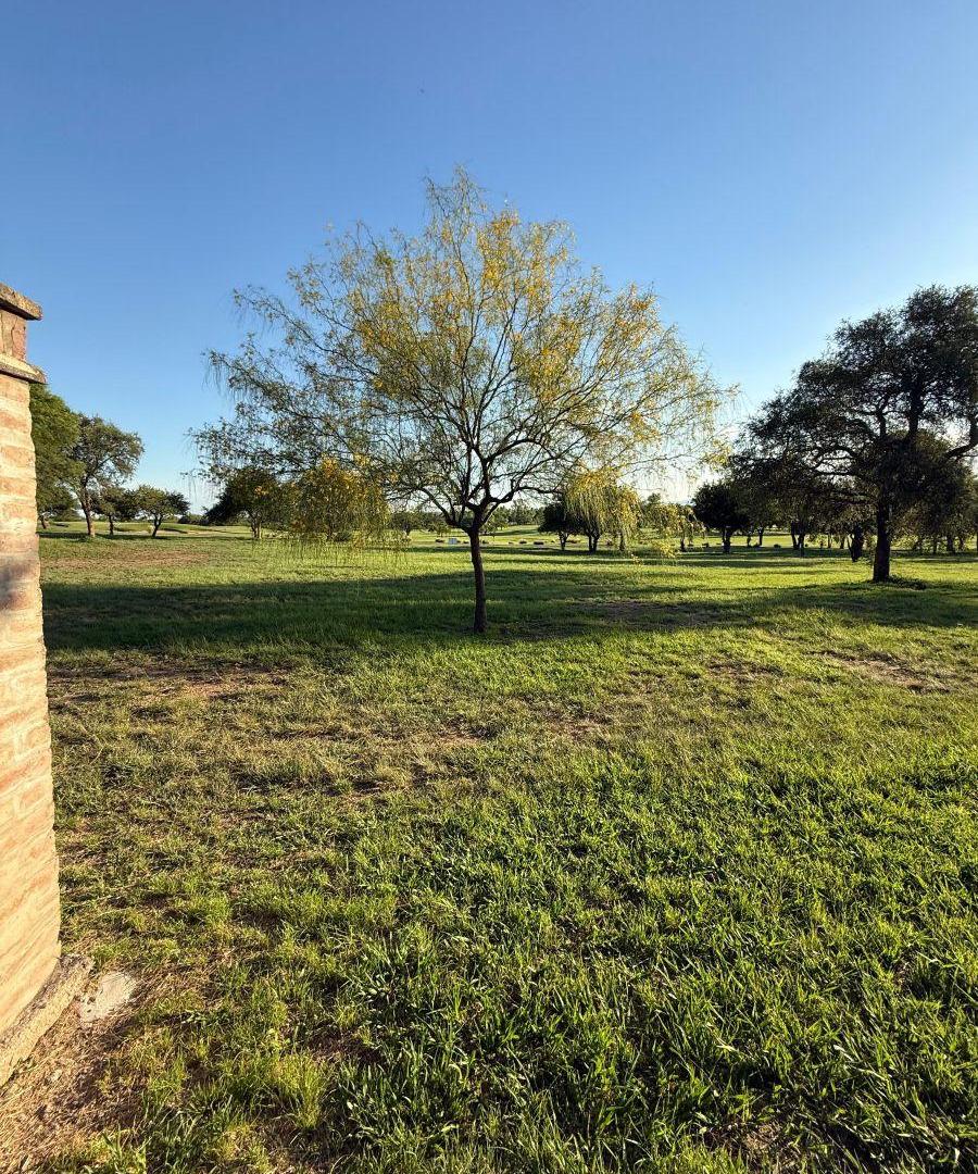 Lote con fondo golf de 1622 m2 en Country Valle del Golf- Único por su ubicación