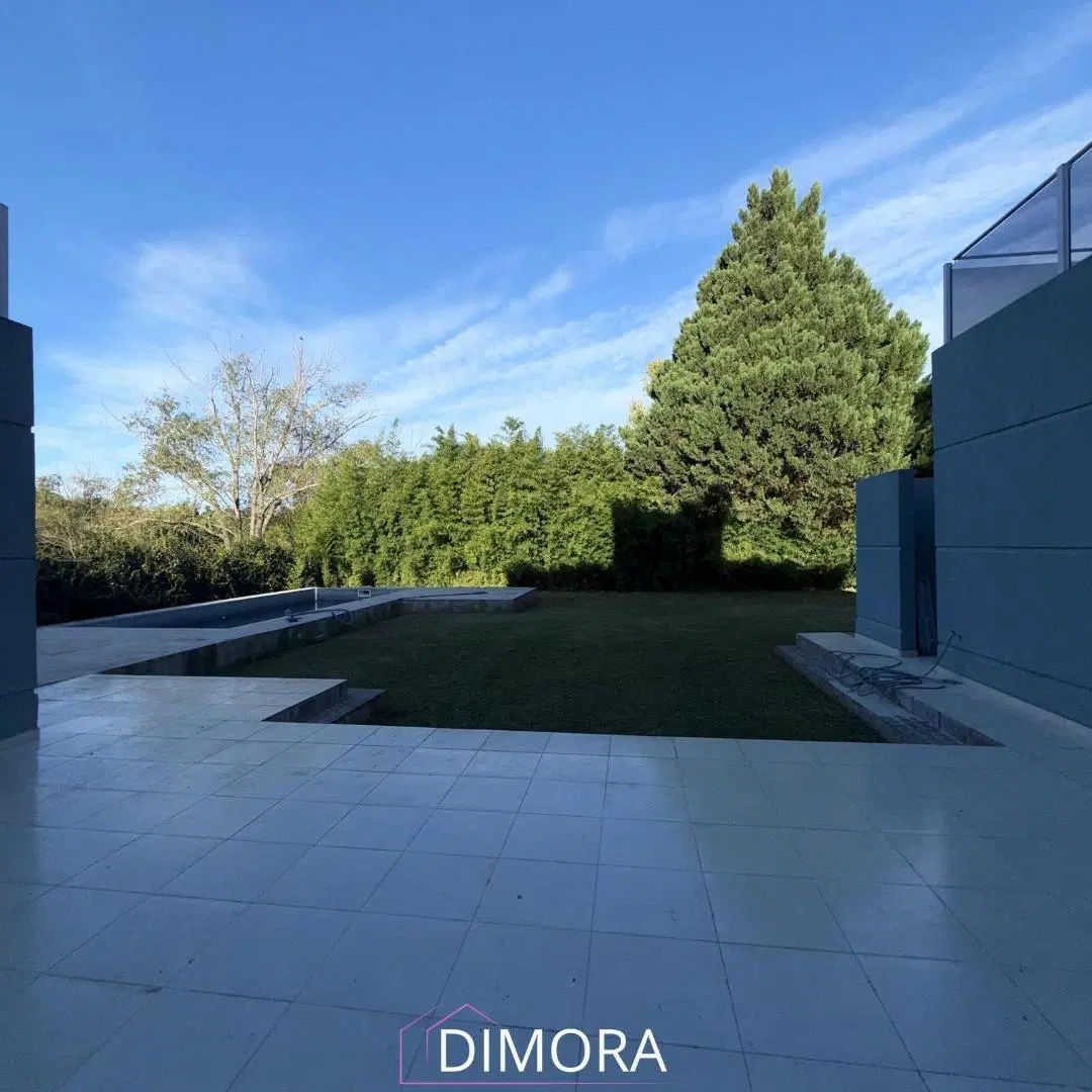 ¡MIRA YA! CASA EN VENTA EN COUNTRY VALLE DEL GOLF- BAJAMOS PRECIO!!
3 DORMITORIOS, 4 BAÑOS Y MAS! 5
