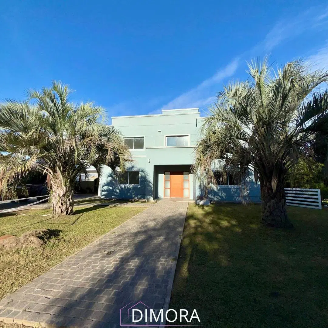 ¡MIRA YA! CASA EN VENTA EN COUNTRY VALLE DEL GOLF- BAJAMOS PRECIO!!
3 DORMITORIOS, 4 BAÑOS Y MAS! 4