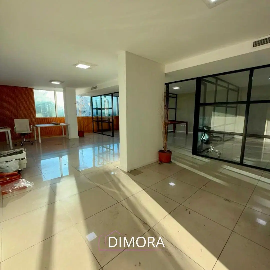 OFICINA EN VENTA - CENTRO DE CÓRDOBA: Excelente ubicación, con 126 m², 2 baños, subdivisiones y más! 4