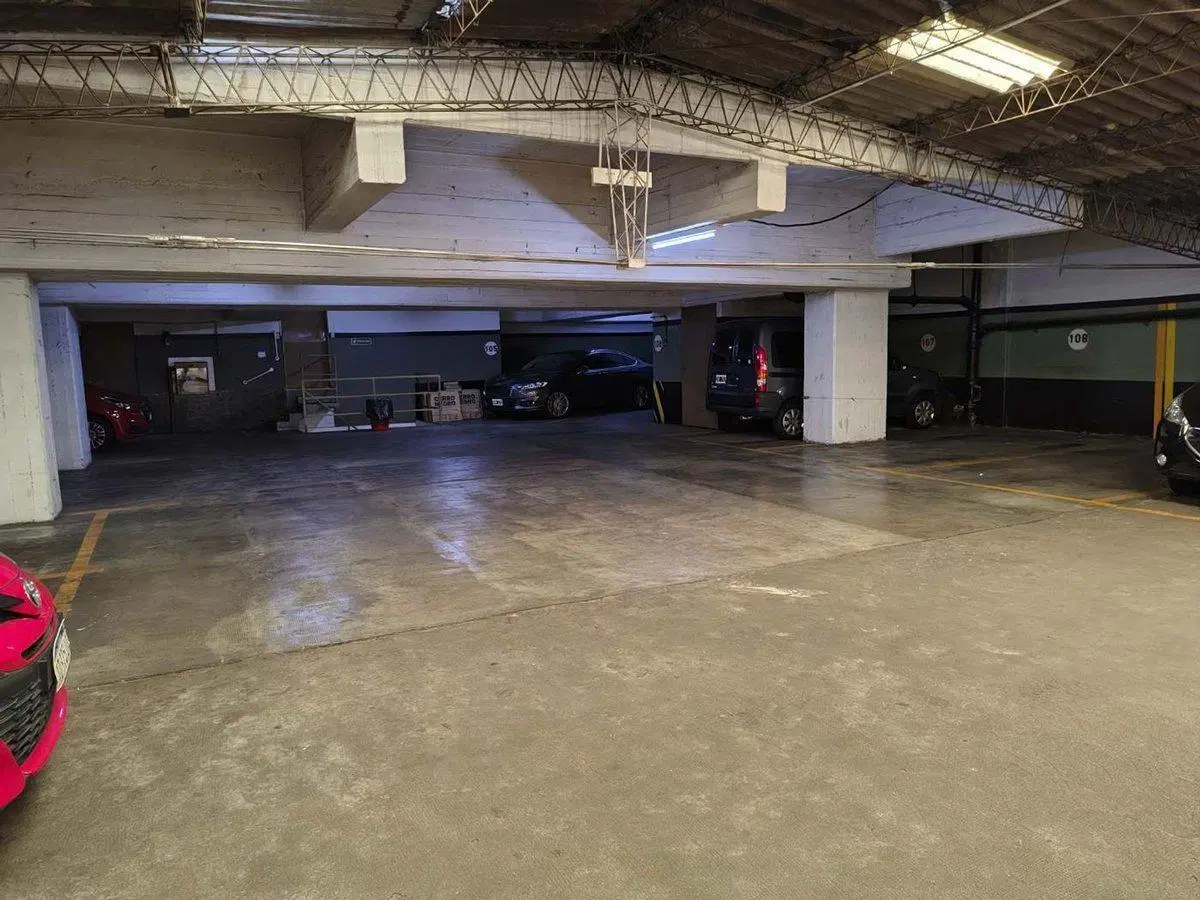 Cochera AMPLIA Cubierta Almagro 2do PISO VENTA 4