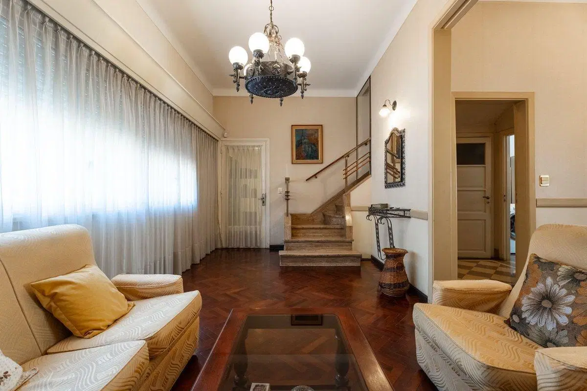 CASA 6 AMB. CON COCHERA Y TERRAZA Venta Floresta 4