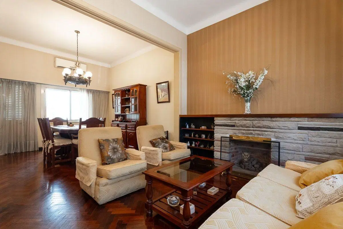 CASA 6 AMB. CON COCHERA Y TERRAZA Venta Floresta 2