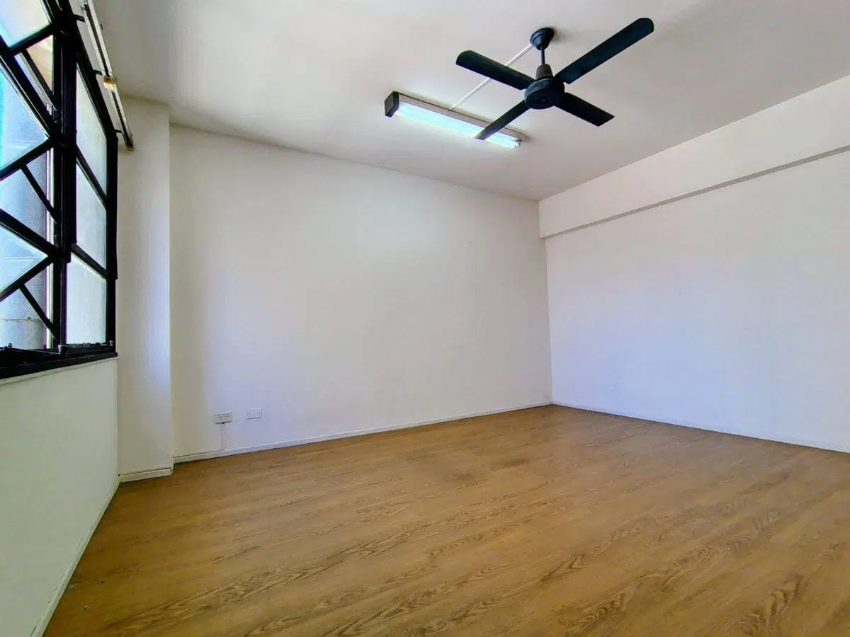 Venta de oficina comercial sobre Av. de Mayo 1300 5