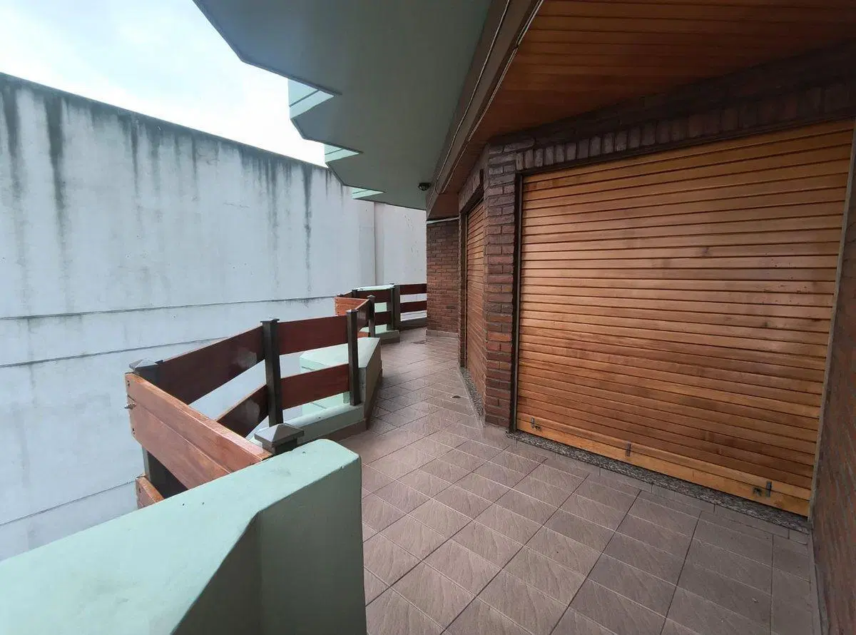 DEPARTAMENTO 5 AMBIENTES RAMOS MEJIA 243M2 COCHERA 4