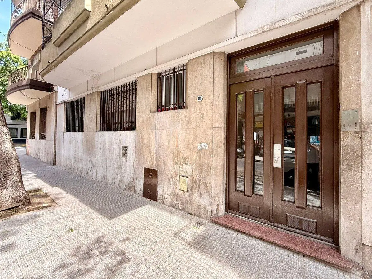 VENTA DPTO. 2 AMB CON PATIO  FLORES GRAN UBICACIÓN 5