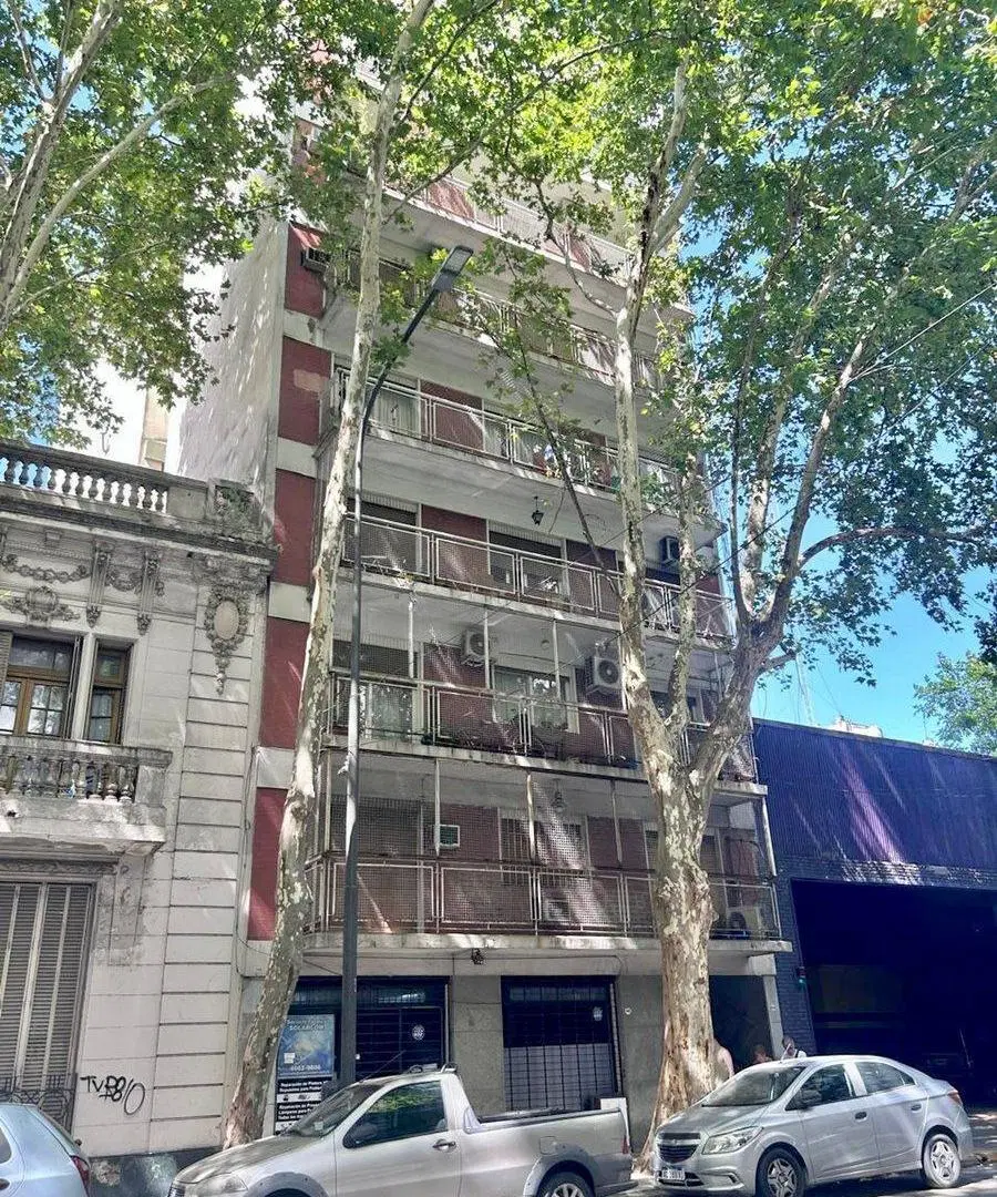 VENTA Dpto 3 amb - a reciclar - balcón - Almagro 5