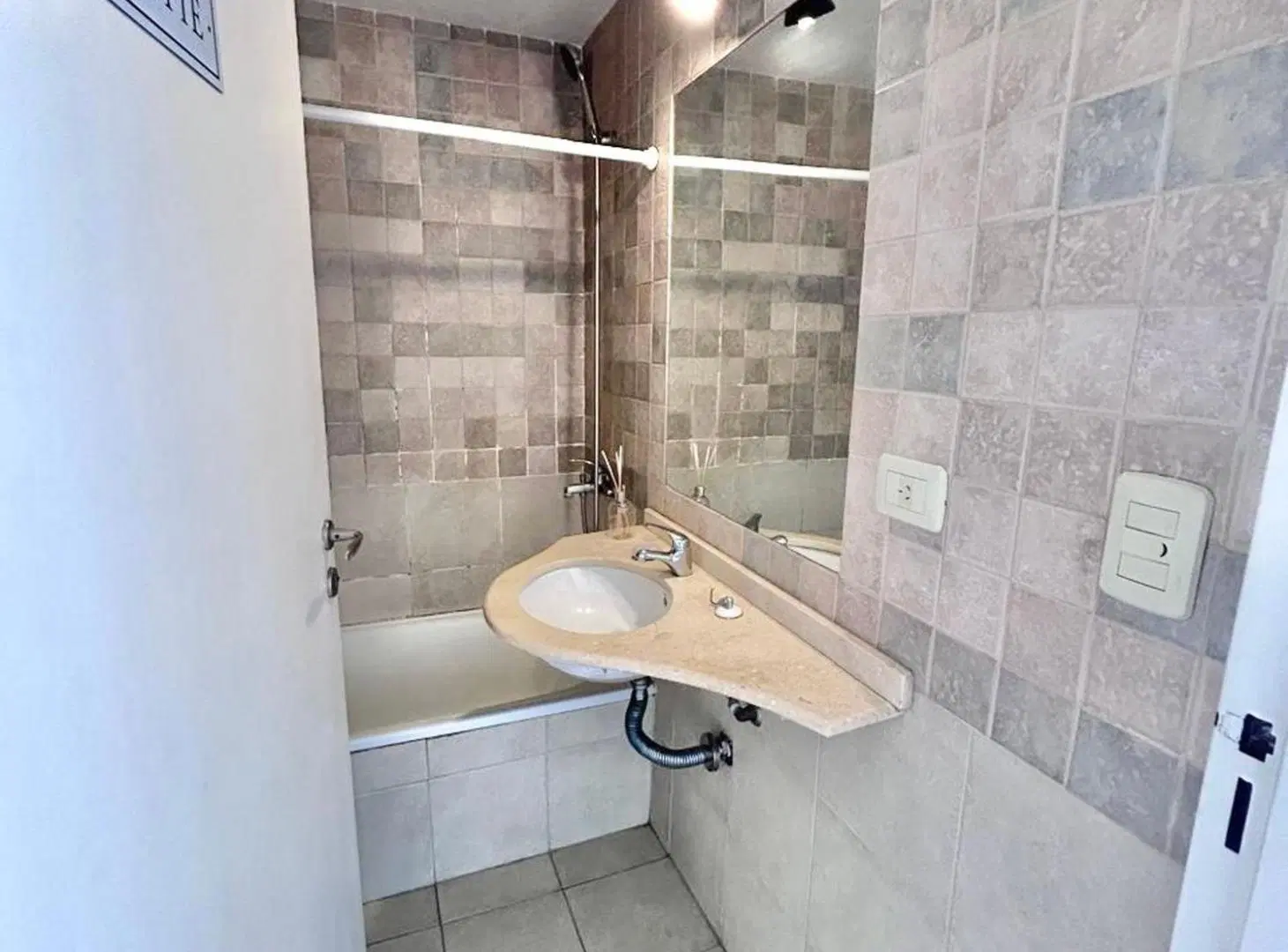 ALQUILER Dpto 1 1/2AMB-COCHERA - pileta-laundry 4