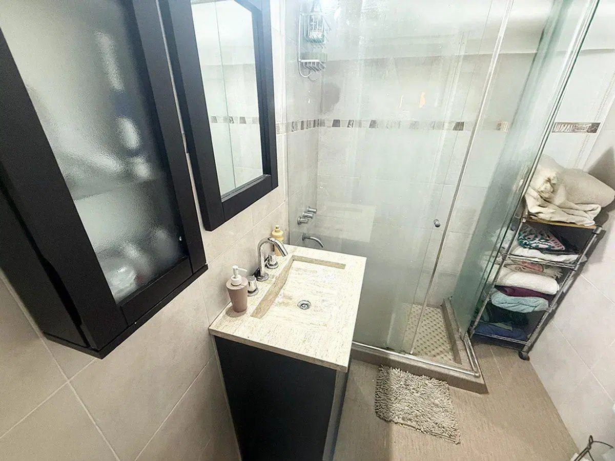 CASA EN VENTA RECICLADA A NVA SARANDI AVELLANEDA 2