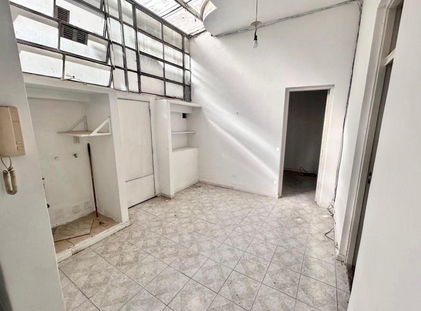 VENTA PH 3amb - patio- buena ubicación- V. Urquiza