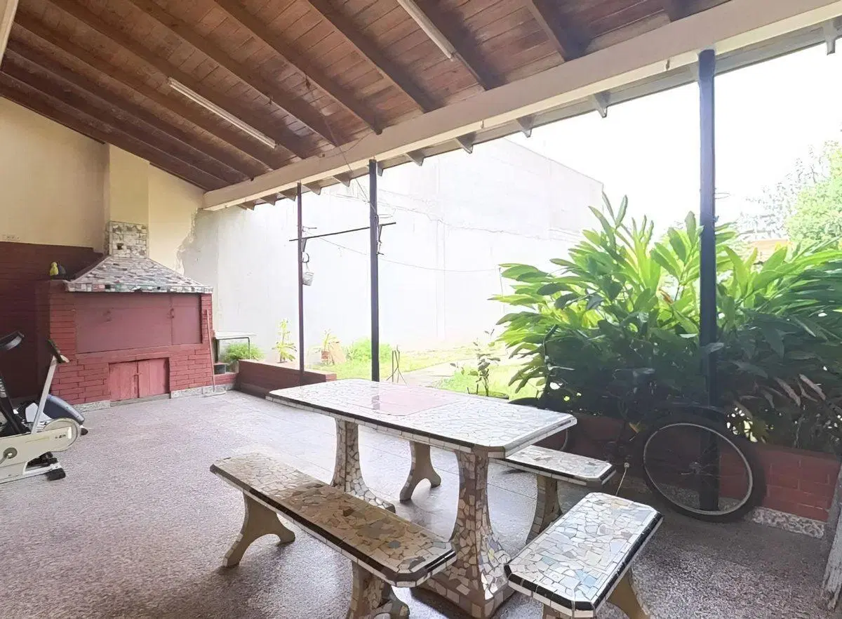 Venta Lomas del Mirador 6 amb. casa + departamento 4