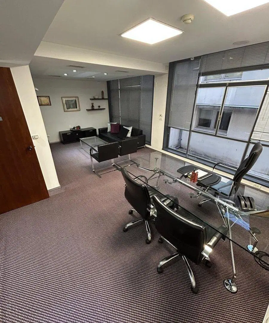 Oficina PREMIUM-Venta-2 Cocheras, Impecable-Centro 4