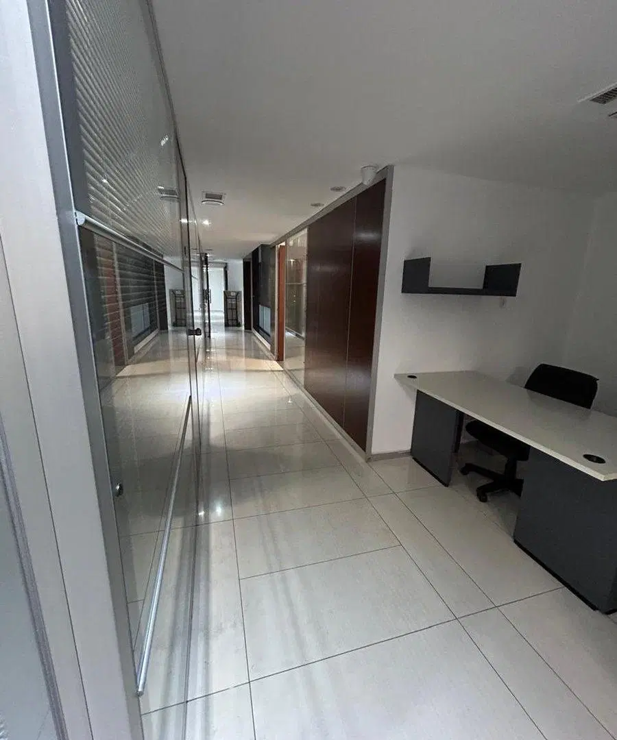 Oficina PREMIUM-Venta-2 Cocheras, Impecable-Centro 5