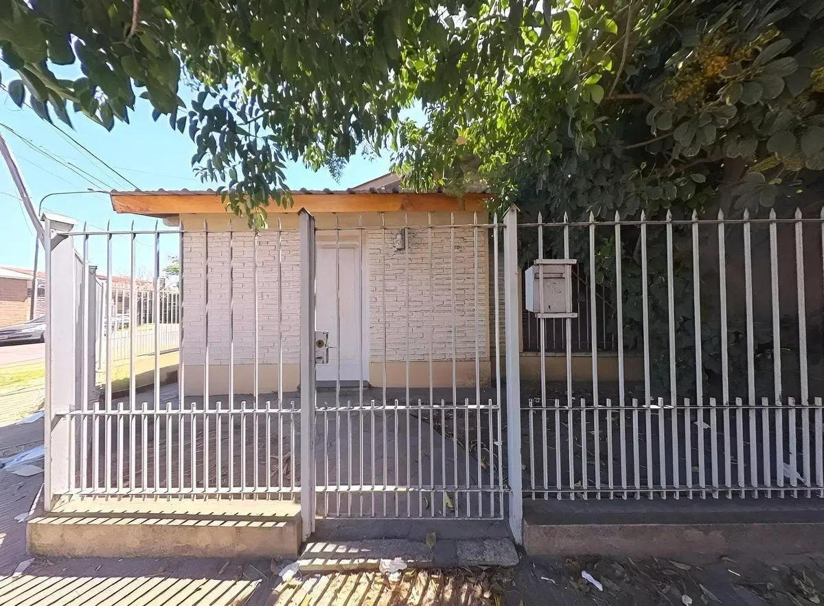 Venta casa y local comercial en Villa Tesei 4 amb. 4