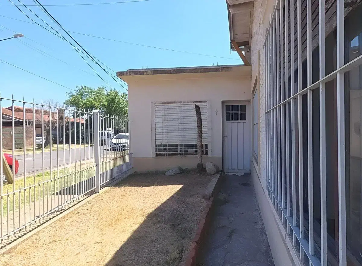 Venta casa y local comercial en Villa Tesei 4 amb. 5