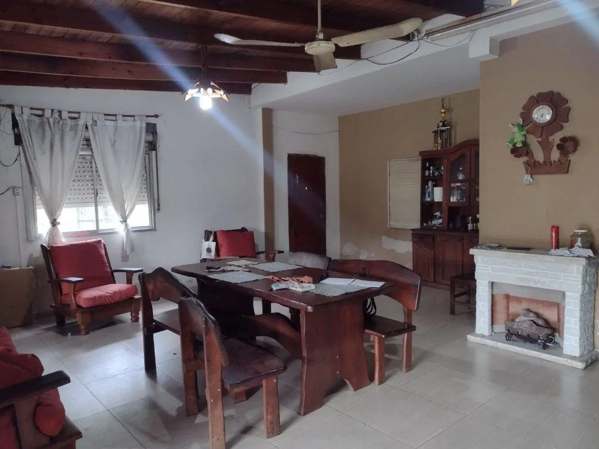 VENTA CASA LOTE PROP.6 AMB.C/JARDÍN. LOMAS DE ZAMO 5