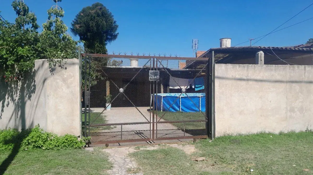 VENTA CASA LOTE PROP.6 AMB.C/JARDÍN. LOMAS DE ZAMO 4